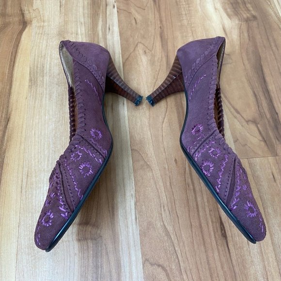 J J Designed In Italy Suede Purple Embroidered Heels Pump Size: 36 (US: 6) - Picture 5 of 10